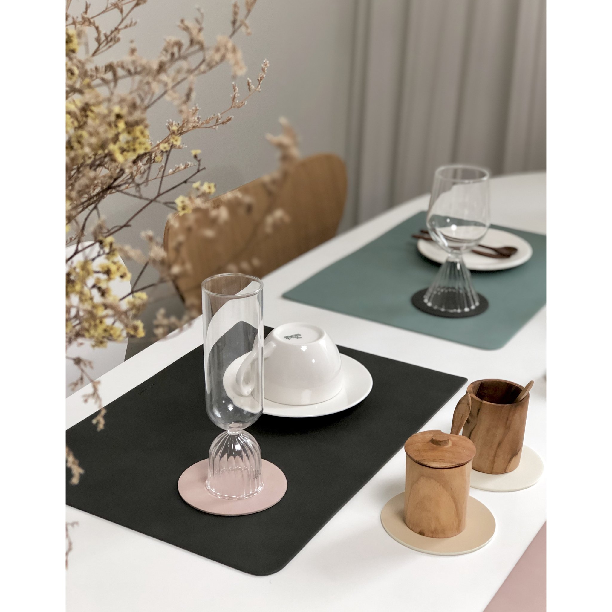 르엔미 사각 방수 양면 가죽 테이블매트, 가로 42cm X 세로 30cm X 두께 2.0mm, 블랙, 1개 상세 이미지 2