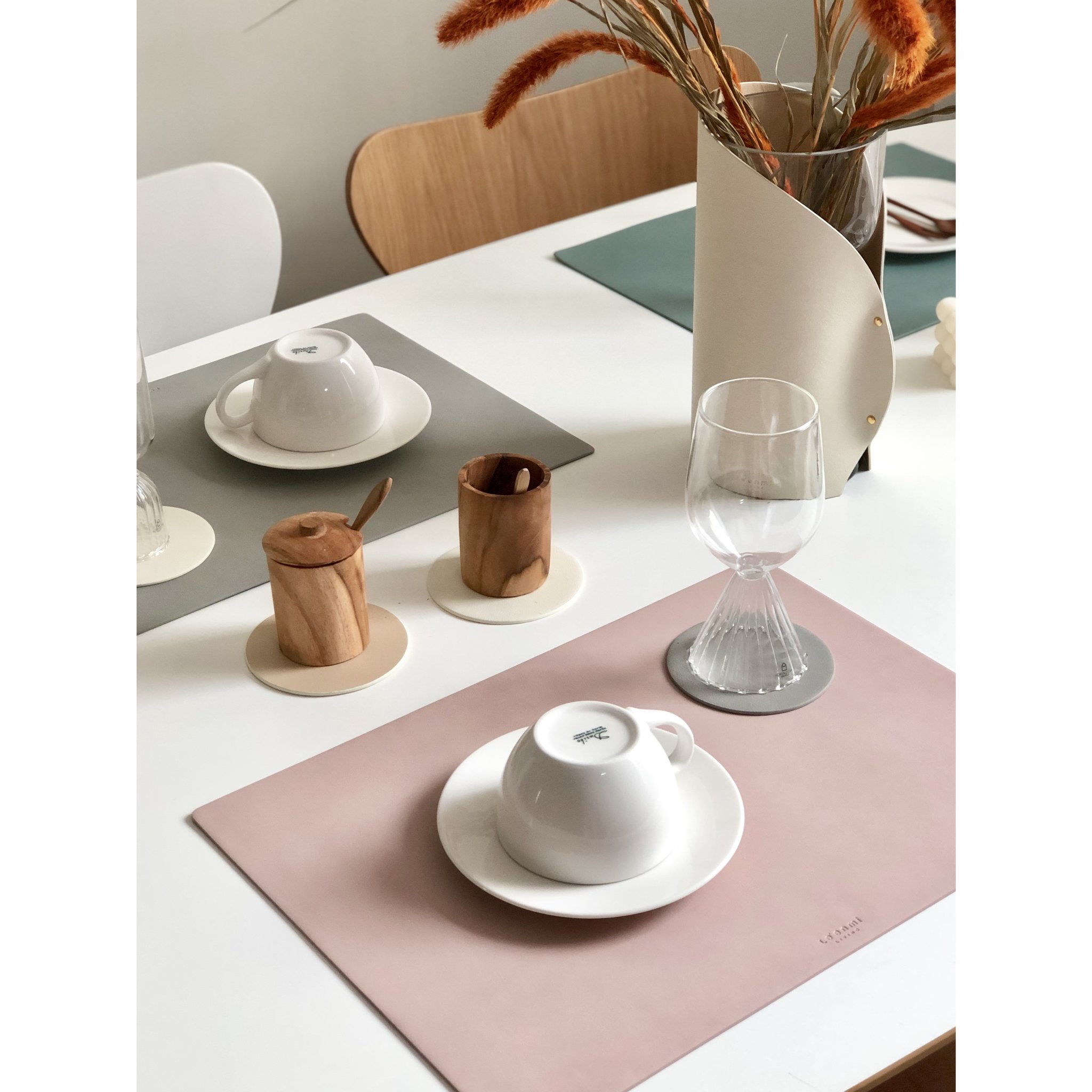 르엔미 사각 방수 양면 가죽 테이블매트, 가로 42cm X 세로 30cm X 두께 2.0mm, 블랙, 1개 상세 이미지 1